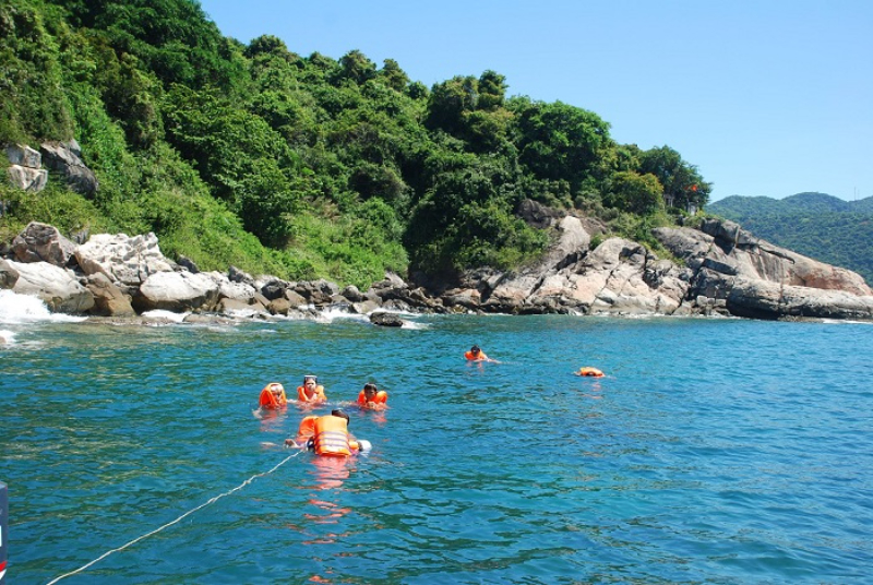 Lặn ngắm san hô tại Bãi Rạng